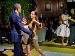 Обама нарушил протокол, танцуя танго в Аргентине