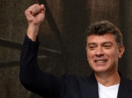 Любовница Бориса Немцова требует эксгумации его тела