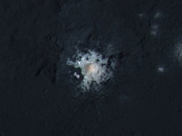 Получены первые цветные снимки загадочных белых пятен на Церере