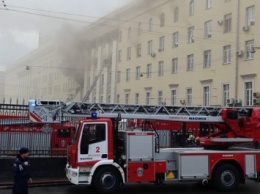 Пожар в российской столице: пламя охватило Минобороны РФ, из окон здания валит густой дым
