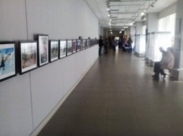 Масштабная фотовыставка открылась в Мариуполе