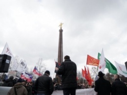 В Москве несколько сотен дальнобойщиков собрались на митинг