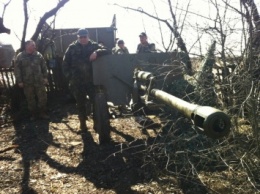 Украинский военкор уверяет, что ВСУ на Донбассе воюет снятой с постамента антикварной пушкой "ЗИС-3"