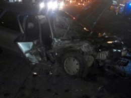 В Харькове "легковушка" влетела в припаркованный джип: есть пострадавшие (ФОТО)