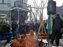 В Одессе продолжается пикет против Стоянова