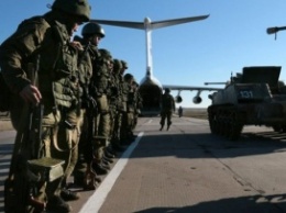 В Крыму приземлились 400 российских десантников