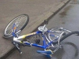 В Кировоградской области машина на тротуаре сбила велосипедиста