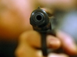 Неизвестный выстрелил в девушку во Львовской области