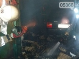 В Кременчуге на Второй Занасыпи горел автомобиль вместе с гаражом (ФОТО)