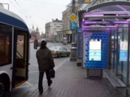 В Киеве открыли "умную остановку" c Wi-Fi и зарядкой для телефона