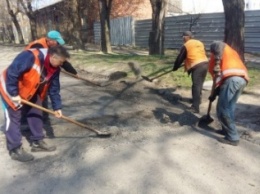 Ремонт дорог в Днепропетровске: за февраль и март на ямы положили 5 тысяч тонн асфальта