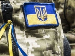 Двое украинских военных погибли, 10 ранены в течение суток в зоне АТО