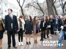 В Киеве студенты убеждали голландцев, что майданщики не убийцы и заслуживают места в европейской семье
