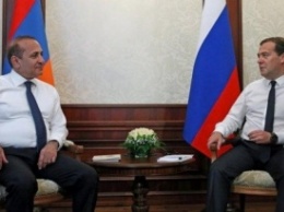 Синьор едет в гости к вассалу: глава правительства РФ едет в Ереван для встречи со своим армянским коллегой Абраамяном