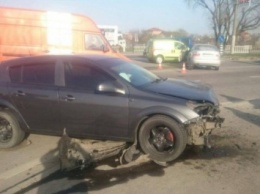 В результате столкновения двух автомобилей пострадали два человека во Львове