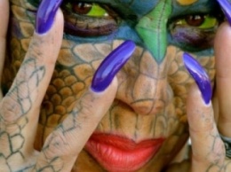 Женщина отрезала себе уши и зашила нос, чтобы стать похожей на дракона (ФОТО)