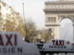Французские таксисты блокировали аэропорт Тулузы и пригрозили сорвать Евро-2016