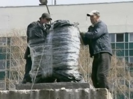 В Запорожской области безуспешно пытаются снести ноги Ленина