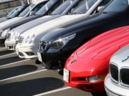 Яценюк предлагает отменить пошлины на ввоз всех импортных подержанных авто, кроме российских