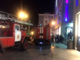 Торговый центр горел в Днепропетровске