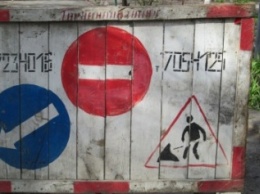 5 лет на дороге в Киевском районе Одессы стоит табличка о ремонте (ФОТО)