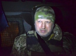 Турчинов съездил в Авдеевку и посетовал, что Рада "зажала" деньги на оборонный заказ