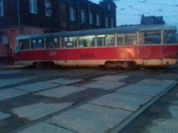 Четвертый день "дрифтов": на Новоселовке трамвай сошел с рельсов (ФОТО)