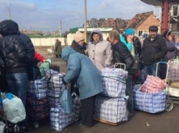 Наблюдатели ОБСЕ зафиксировали более 200 гражданских в очереди на КПВВ "Станица Луганская"