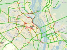 Киев стоит в 7-балльных пробках