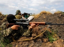 В пятницу боевики 13 раз обстреляли позиции сил АТО вблизи Авдеевки, - штаб