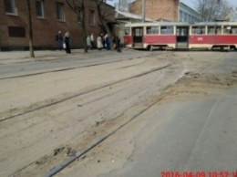 На Котлова трамвай протаранил столб:один пострадавший