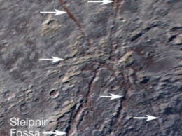 NASA показало фото «гигантского паука» на Плутоне