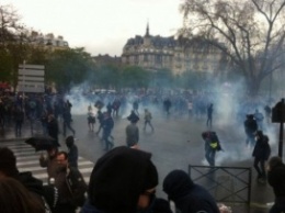 Протесты во Париже: полиция применила дымовые шашки и слезоточивый газ