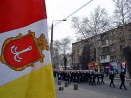 День Освобождения: курсанты мореходного колледжа пошли маршем по одесским улицам