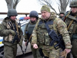Турчинов начал подготовку к большой войне в Донбассе