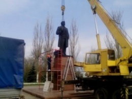 В Запорожской области демонтировали еще один памятник Ленину (ФОТОФАКТ)