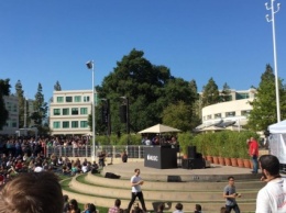 Репортаж из соцсетей: Какие праздники отмечают в кампусе Apple