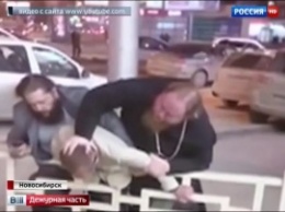 В Новосибирске экс-священник избил оппонента в дорожной разборке