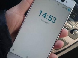 В сети появились фотографии Sony Xperia C6