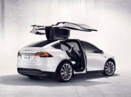 Tesla отзывает Model X