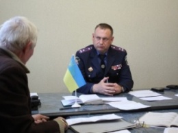 В отделе полиции Славянска собралось немало желающих пообщаться с начальником