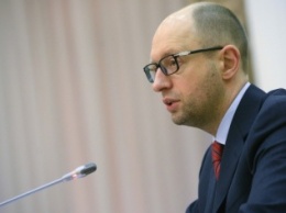 Украинский депутат Емец продемонстрировал заявление Яценюка об отставке