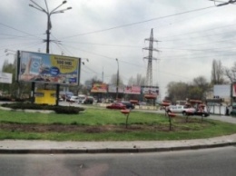Новоиспеченное ландшафтное решение на кольце возле автовокзала в Николаеве является аварийно опасным
