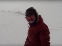 Интернет разоблачил погоню медведя за сноубордисткой