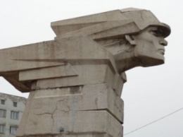 Сегодня в Запорожье будут сносить советский памятник Тревожной молодости