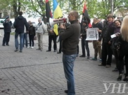 Активисты вышли на пикет "Сбербанка России" в Хмельницком