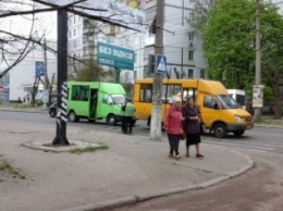 В Николаеве на пешеходном переходе столкнулись две маршрутки, есть жертвы (ФОТО)