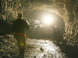 ЧП на шахтах в Донецкой области: под завалами второй день ищут жертв обвала породы