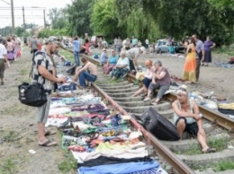 Блошиный рынок на Петровке могут перенести к станции метро "Выдубичи"