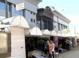 В Сумах начали демонтаж торговых мест на Центральном рынке
